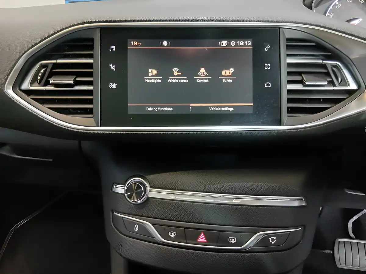 Used 2019 Peugeot 308 Allure Blue - Interior and Exterior details 16