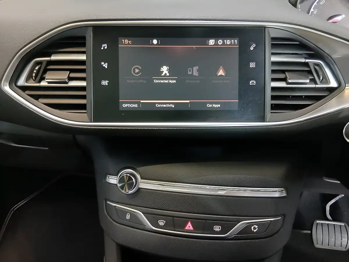 Used 2019 Peugeot 308 Allure Blue - Interior and Exterior details 17