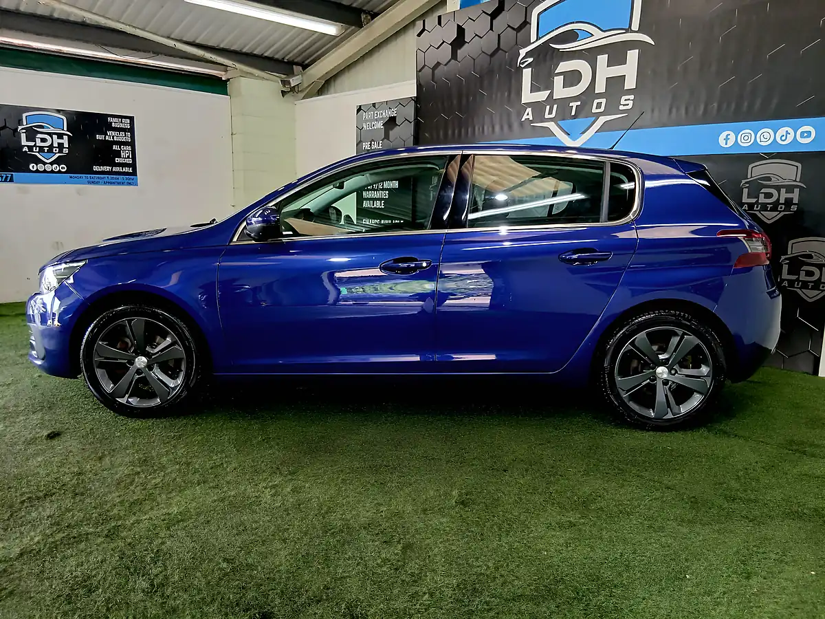 Used 2019 Peugeot 308 Allure Blue - Interior and Exterior details 3