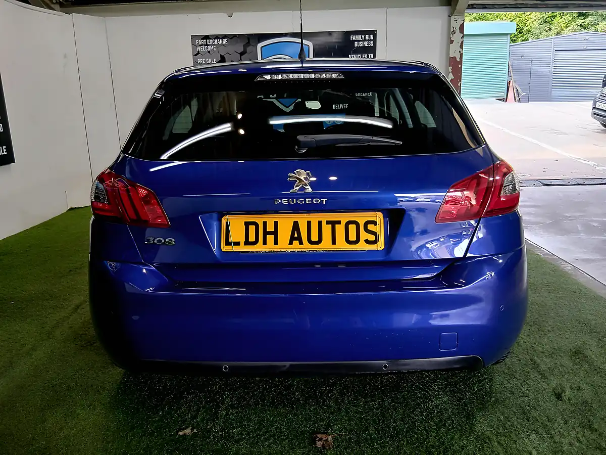 Used 2019 Peugeot 308 Allure Blue - Interior and Exterior details 5