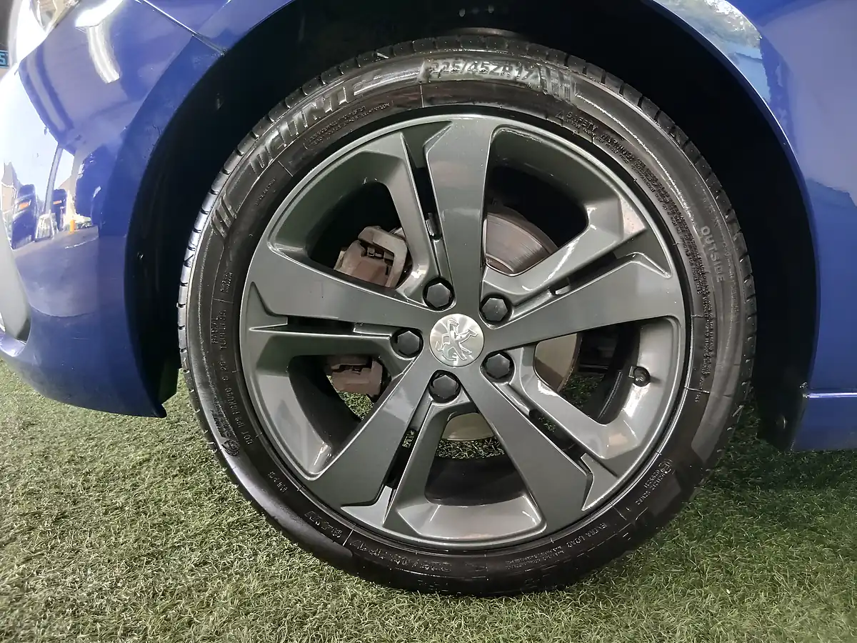 Used 2019 Peugeot 308 Allure Blue - Interior and Exterior details 7