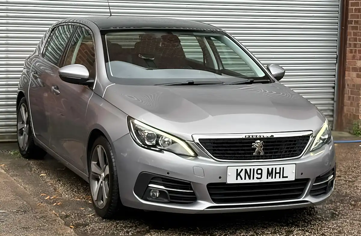 Used 2019 Peugeot 308 Allure Grey - Interior and Exterior details 3