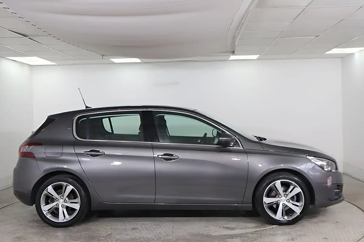 Used 2019 Peugeot 308 Allure Grey - Interior and Exterior details 7