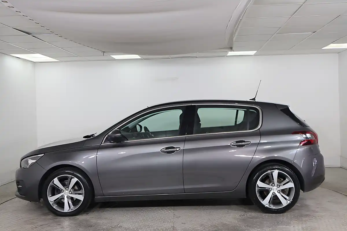 Used 2019 Peugeot 308 Allure Grey - Interior and Exterior details 8