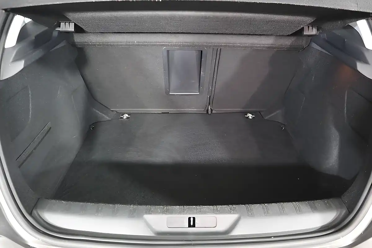 Used 2019 Peugeot 308 Allure Grey - Interior and Exterior details 9