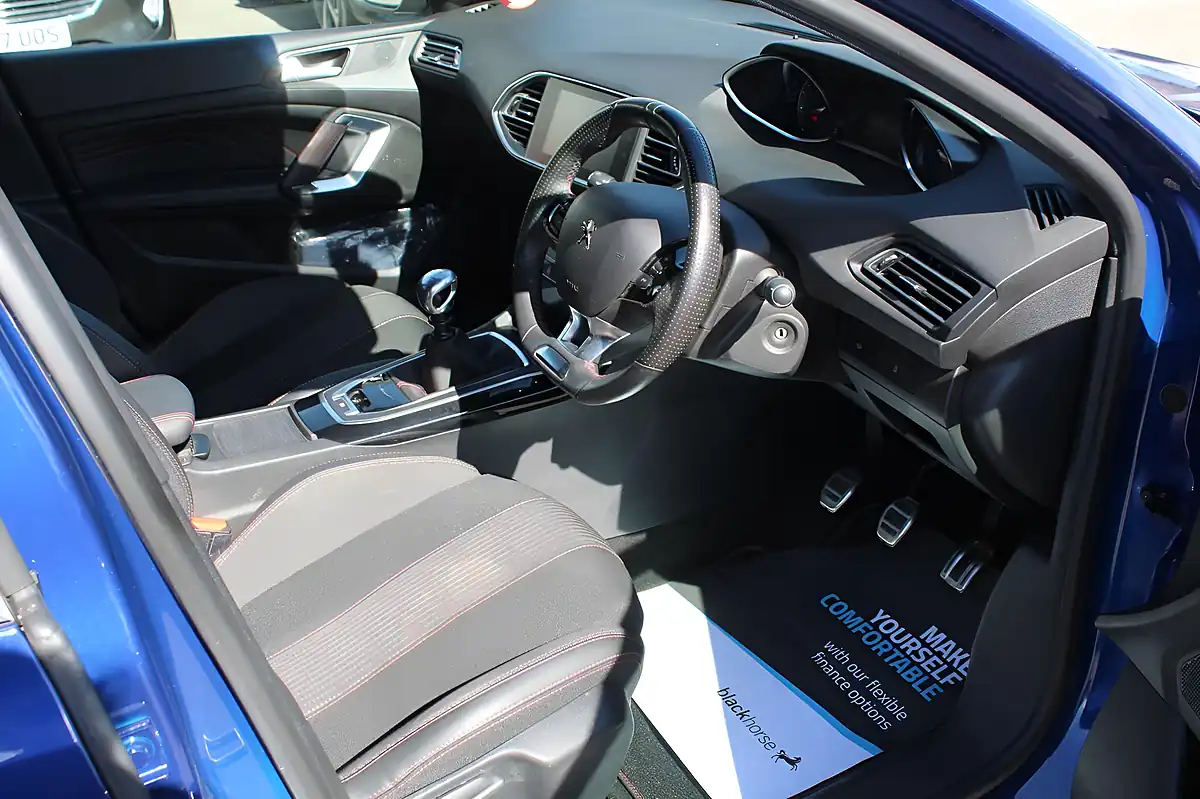 Used 2019 Peugeot 308 GT Line Blue - Interior and Exterior details 14