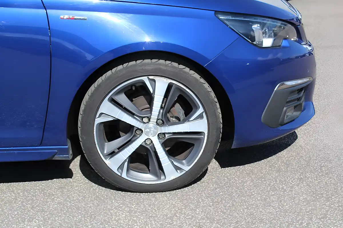 Used 2019 Peugeot 308 GT Line Blue - Interior and Exterior details 5