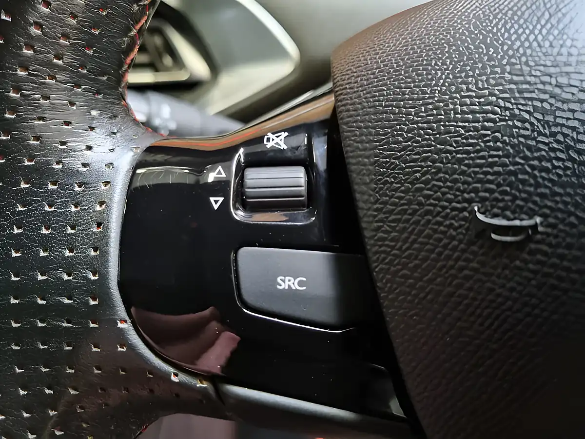 Used 2019 Peugeot 308 GT Line Cumulus Grey Metallic - Interior and Exterior details 14