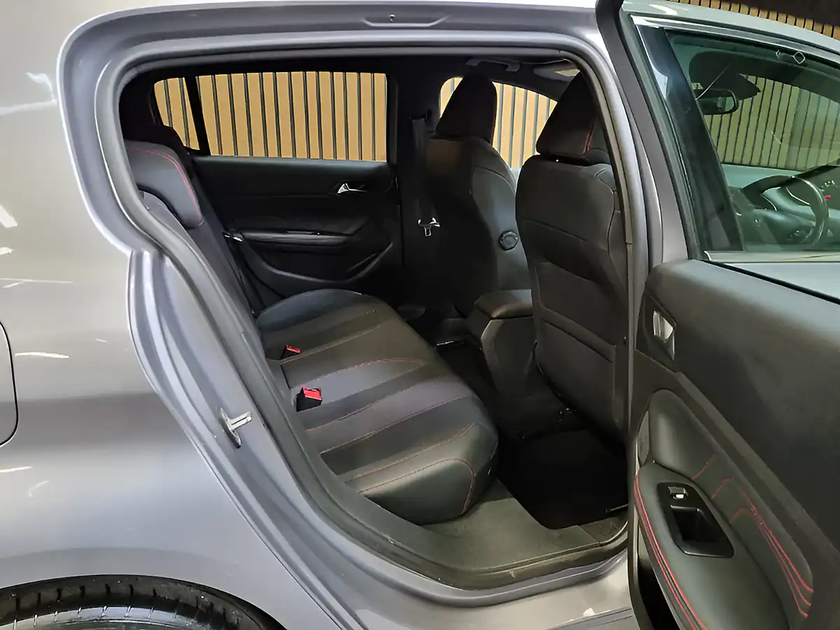 Used 2019 Peugeot 308 GT Line Cumulus Grey Metallic - Interior and Exterior details 17