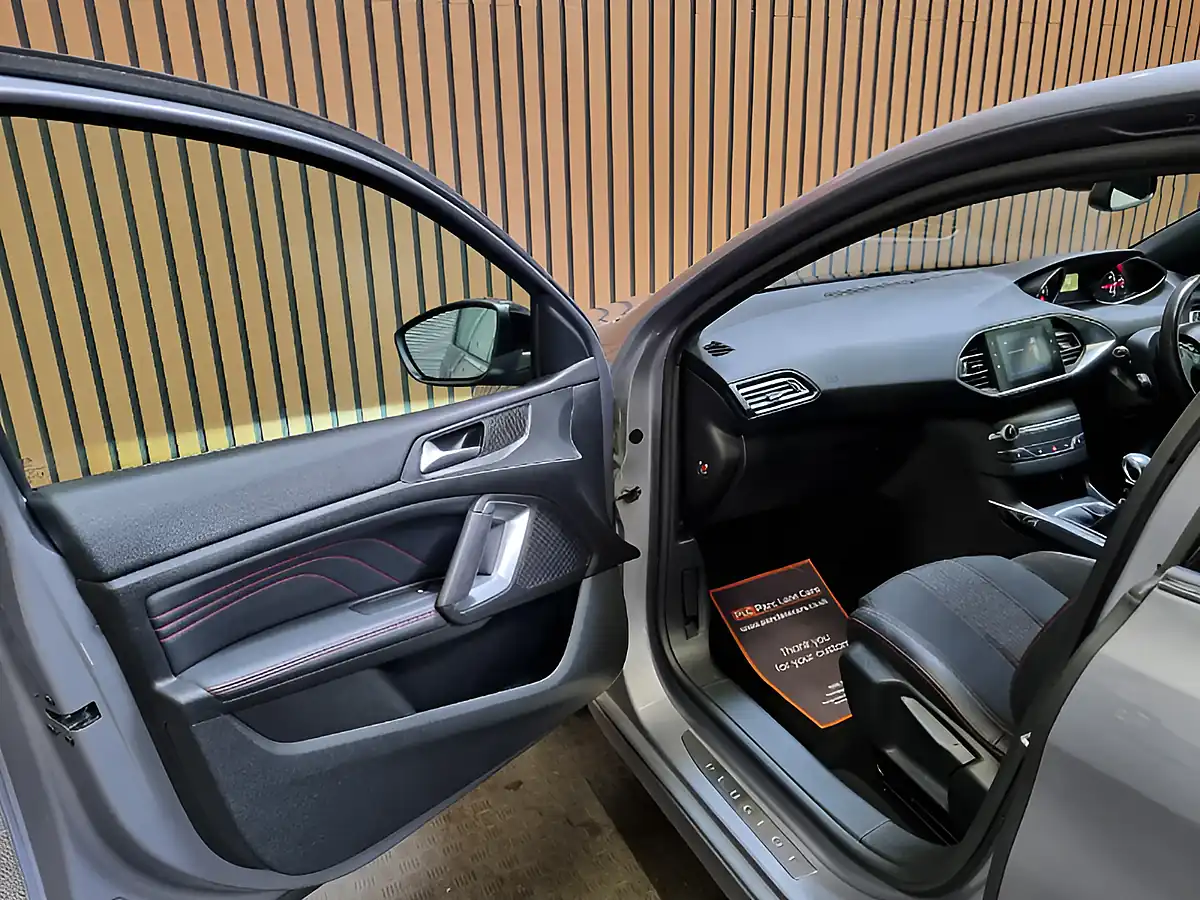 Used 2019 Peugeot 308 GT Line Cumulus Grey Metallic - Interior and Exterior details 19