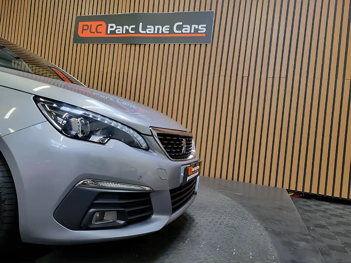 Used 2019 Peugeot 308 GT Line Cumulus Grey Metallic - Interior and Exterior details 3