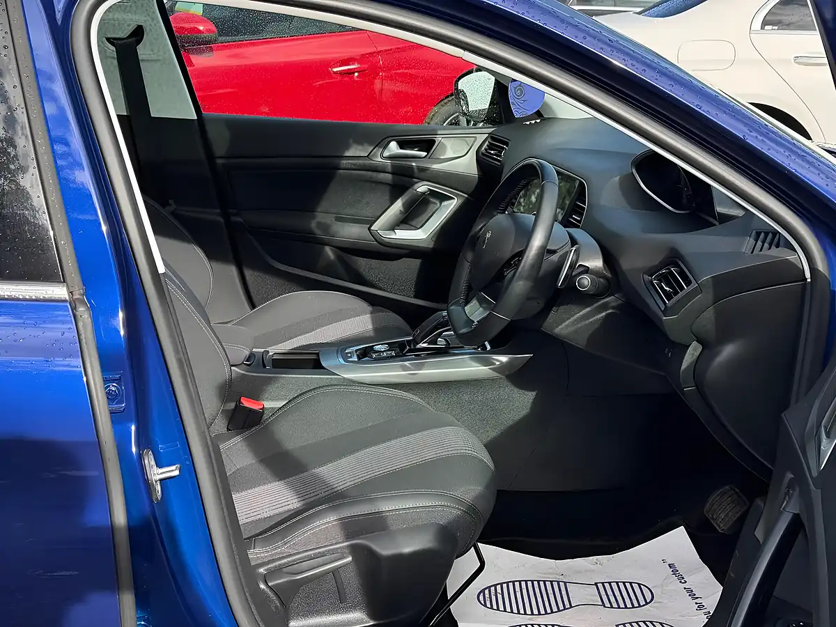 Used 2019 Peugeot 308 Sw Allure Blue - Interior and Exterior details 10