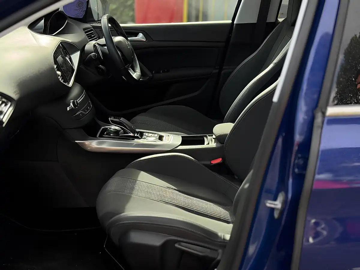 Used 2019 Peugeot 308 Sw Allure Blue - Interior and Exterior details 13