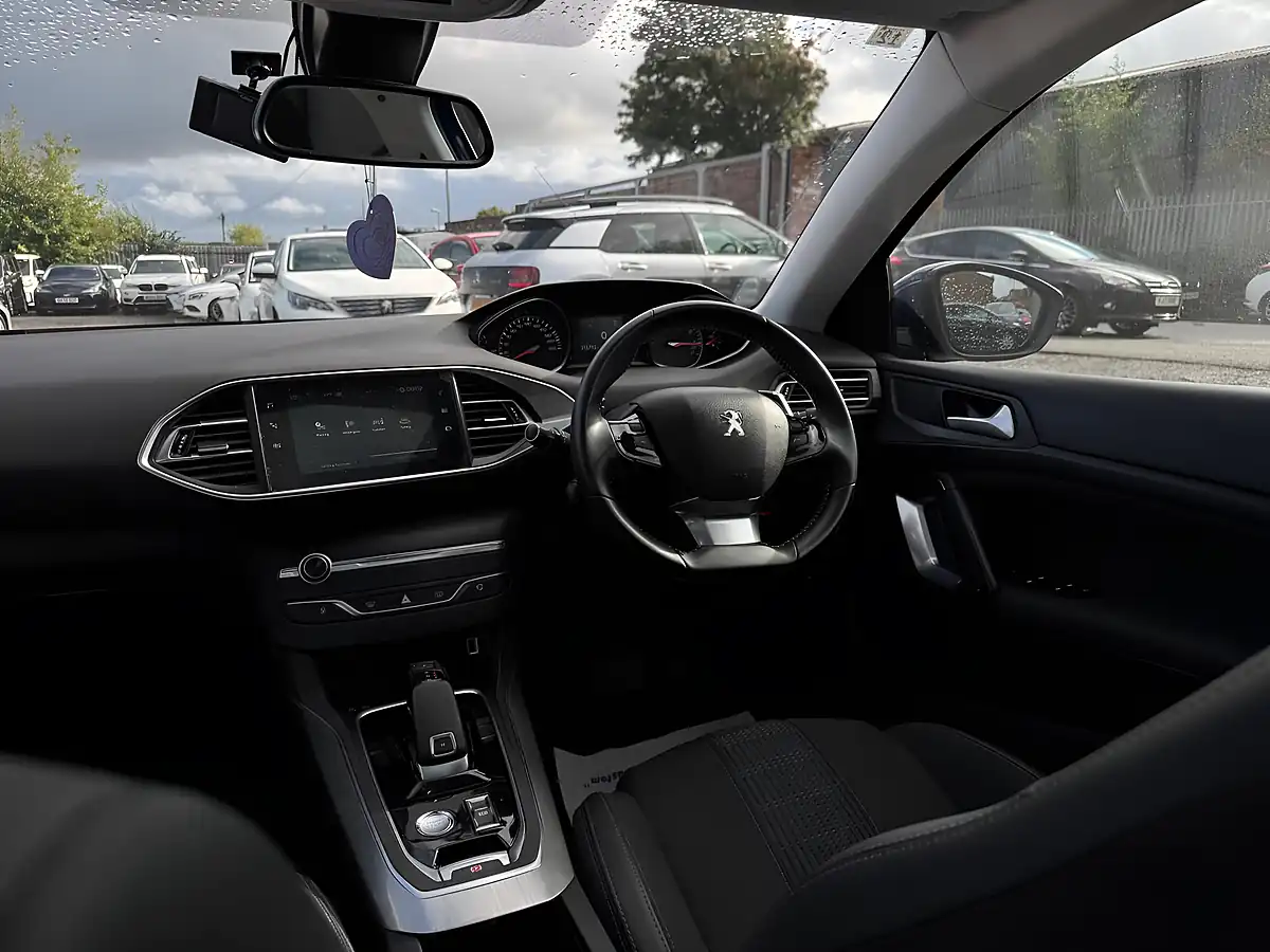 Used 2019 Peugeot 308 Sw Allure Blue - Interior and Exterior details 14