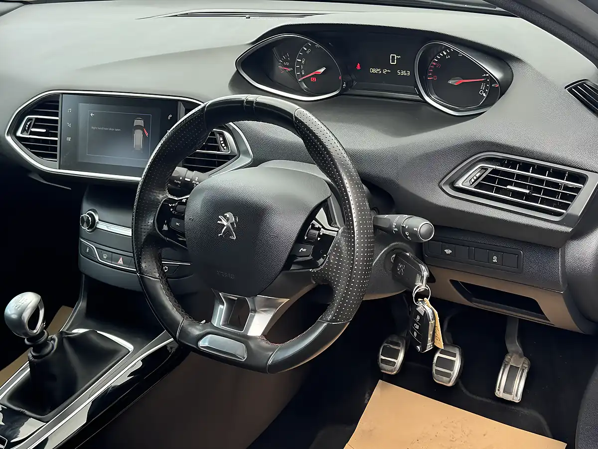 Used 2019 Peugeot 308 Sw GT Line Grey - Interior and Exterior details 14