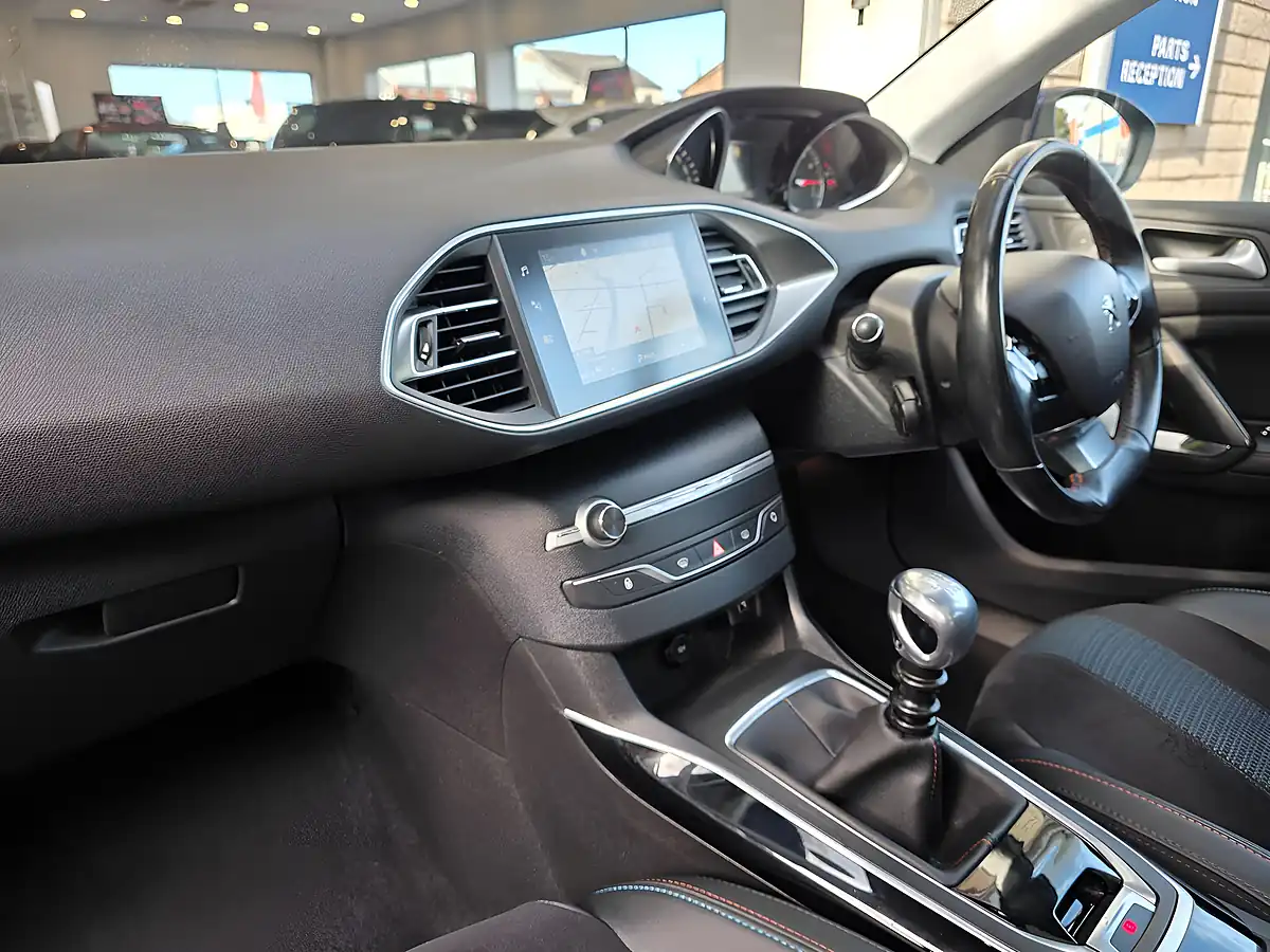 Used 2019 Peugeot 308 Tech Edition Blue - Interior and Exterior details 10
