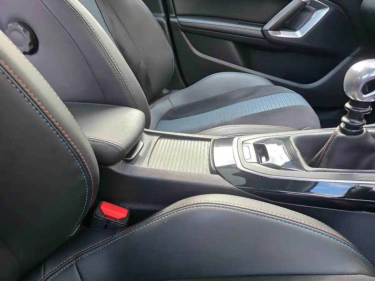 Used 2019 Peugeot 308 Tech Edition Blue - Interior and Exterior details 11