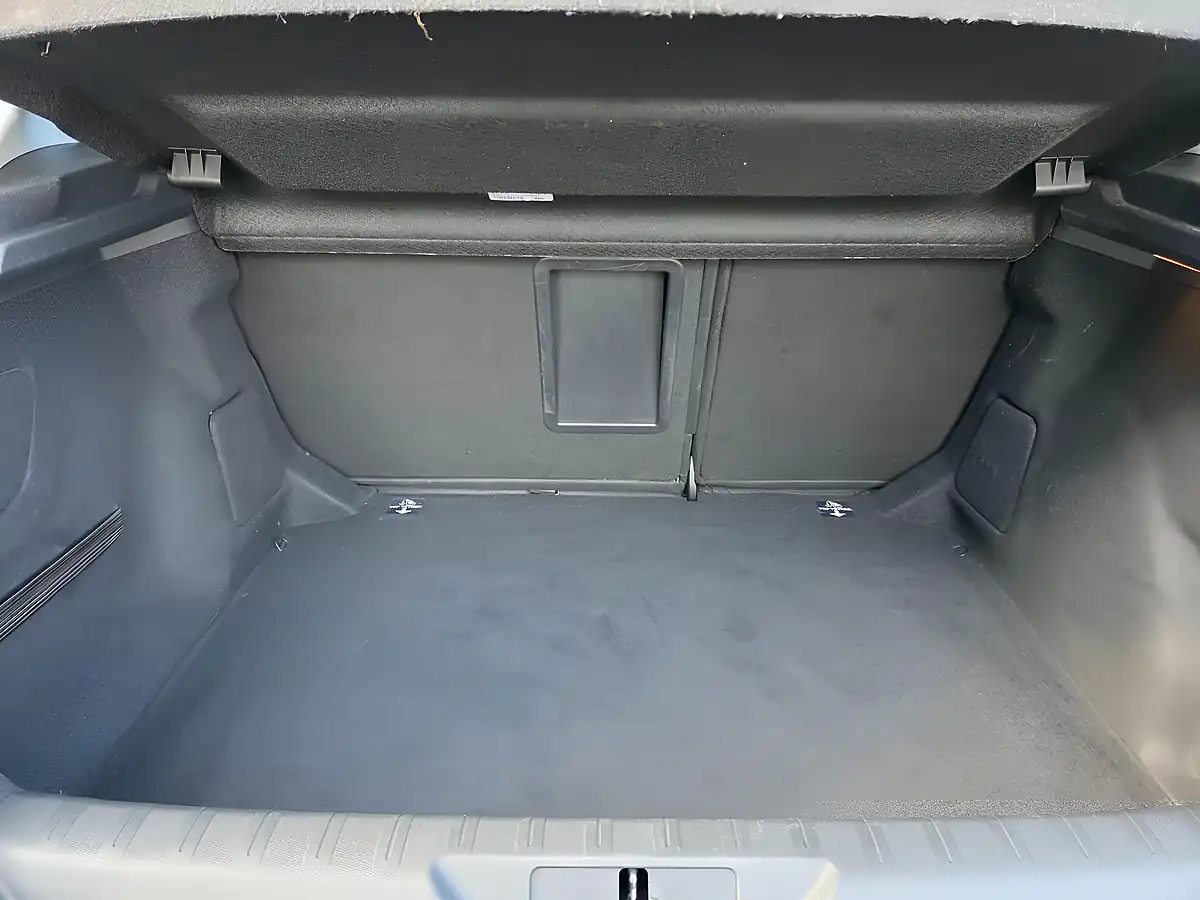 Used 2019 Peugeot 308 Tech Edition Blue - Interior and Exterior details 16
