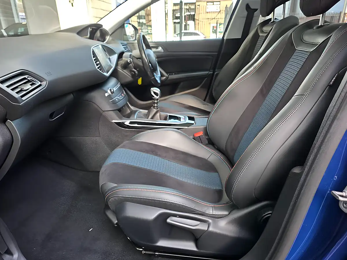 Used 2019 Peugeot 308 Tech Edition Blue - Interior and Exterior details 17