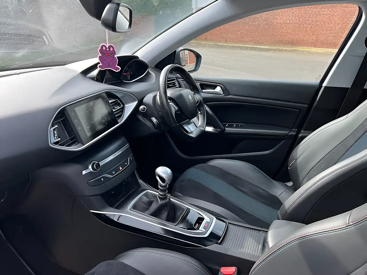 Used 2019 Peugeot 308 Tech Edition Twilight Blue - Interior and Exterior details 14