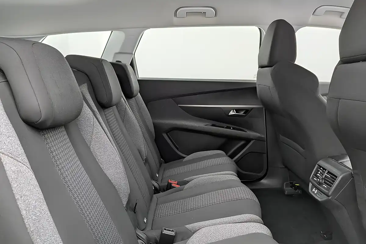 Used 2019 Peugeot 5008 Active White - Interior and Exterior details 10