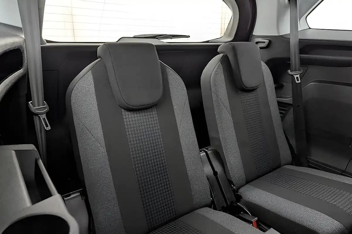 Used 2019 Peugeot 5008 Active White - Interior and Exterior details 11