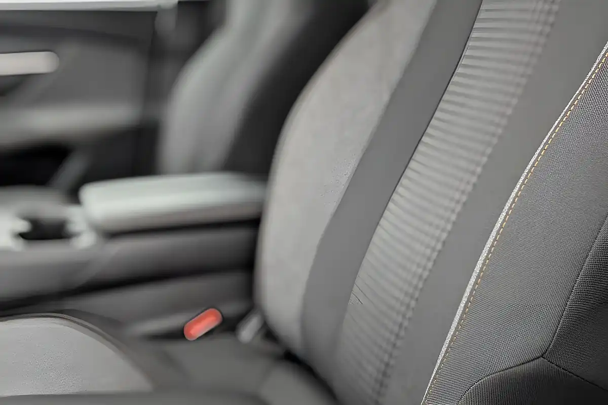Used 2019 Peugeot 5008 Active White - Interior and Exterior details 14