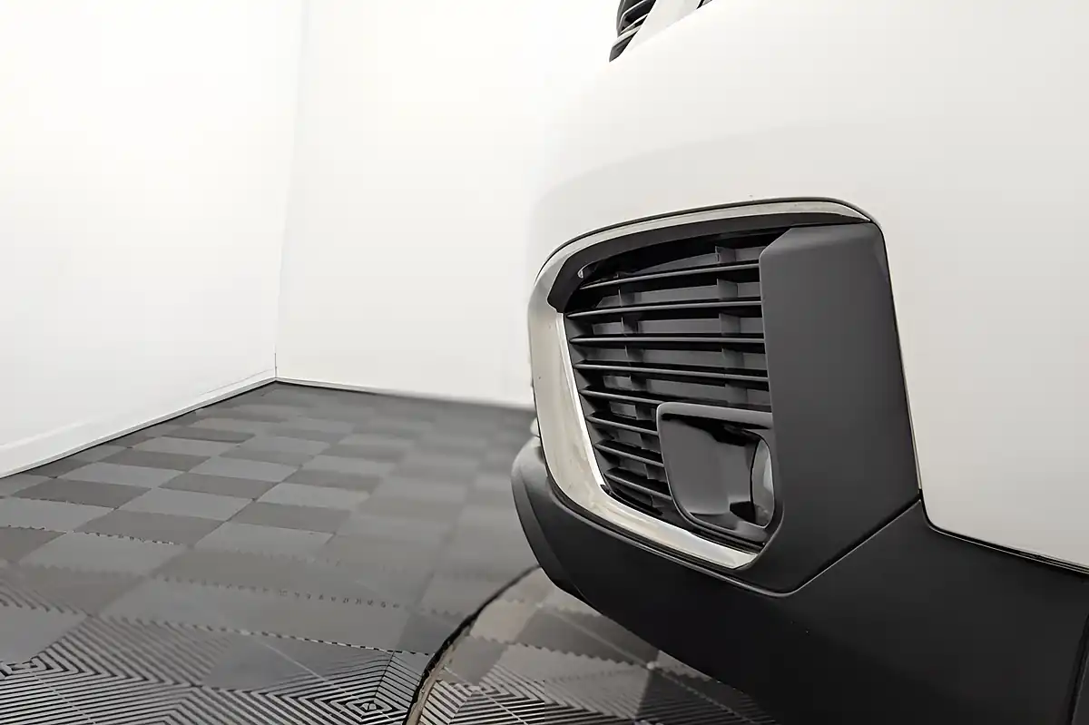 Used 2019 Peugeot 5008 Active White - Interior and Exterior details 18