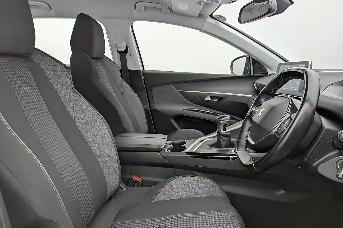 Used 2019 Peugeot 5008 Active White - Interior and Exterior details 2