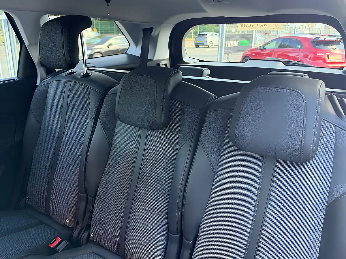 Used 2019 Peugeot 5008 Allure Grey - Interior and Exterior details 11