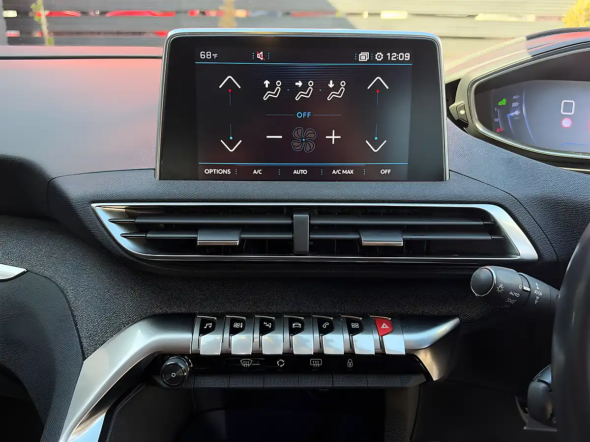 Used 2019 Peugeot 5008 Allure Grey - Interior and Exterior details 15