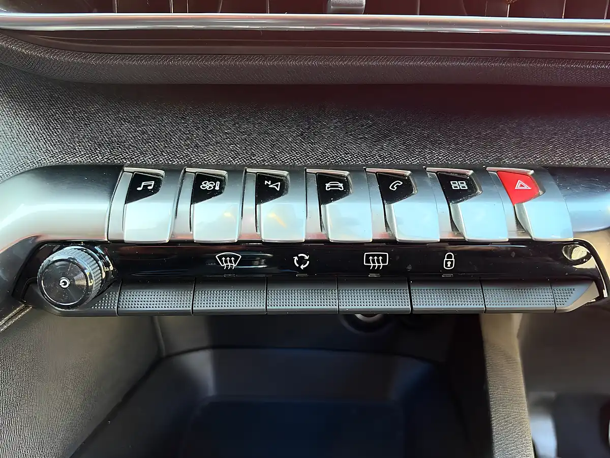 Used 2019 Peugeot 5008 Allure Grey - Interior and Exterior details 16