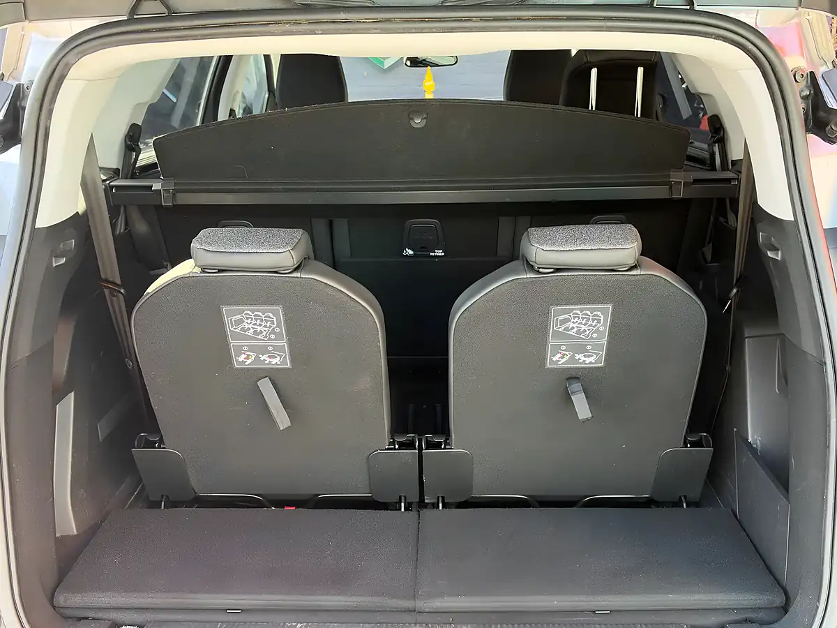 Used 2019 Peugeot 5008 Allure Grey - Interior and Exterior details 7