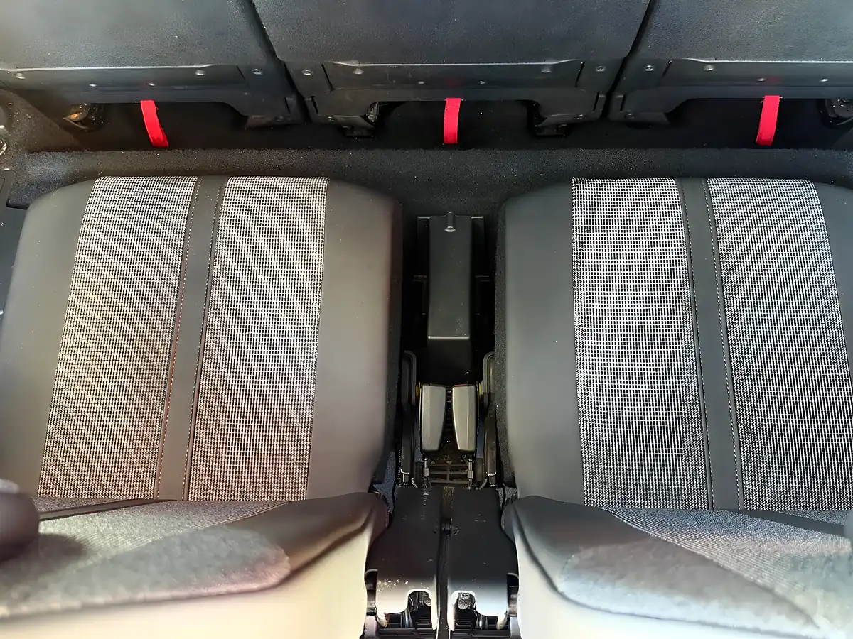 Used 2019 Peugeot 5008 Allure Grey - Interior and Exterior details 8