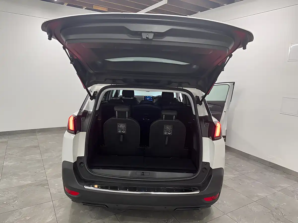 Used 2019 Peugeot 5008 Allure White - Interior and Exterior details 13