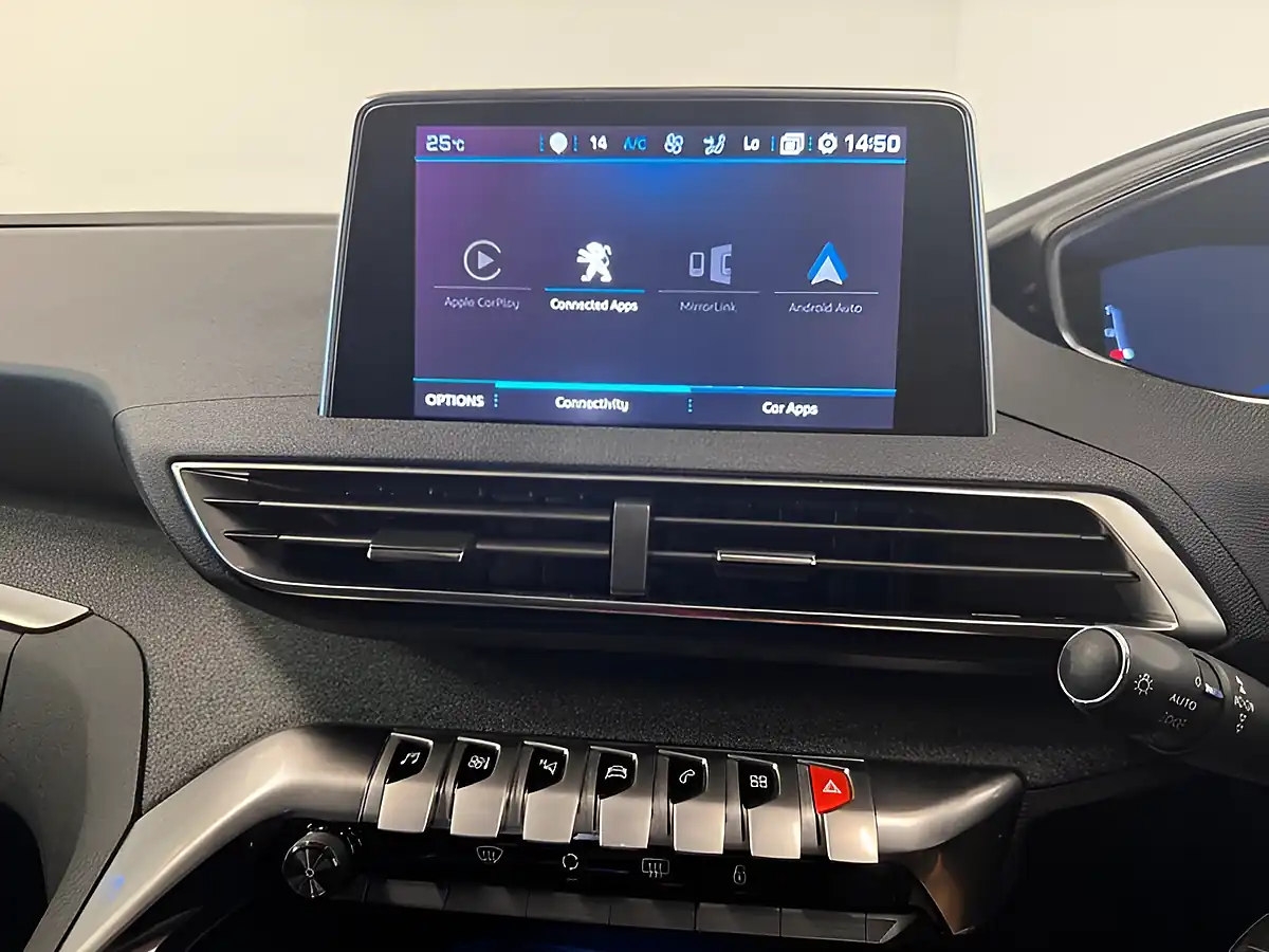 Used 2019 Peugeot 5008 Allure White - Interior and Exterior details 15