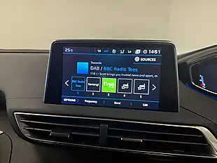 Used 2019 Peugeot 5008 Allure White - Interior and Exterior details 16