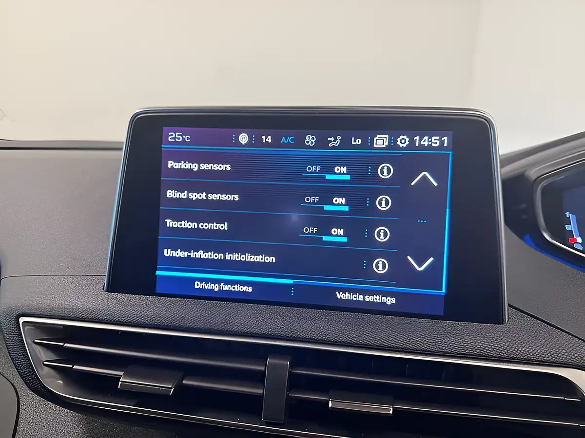 Used 2019 Peugeot 5008 Allure White - Interior and Exterior details 18