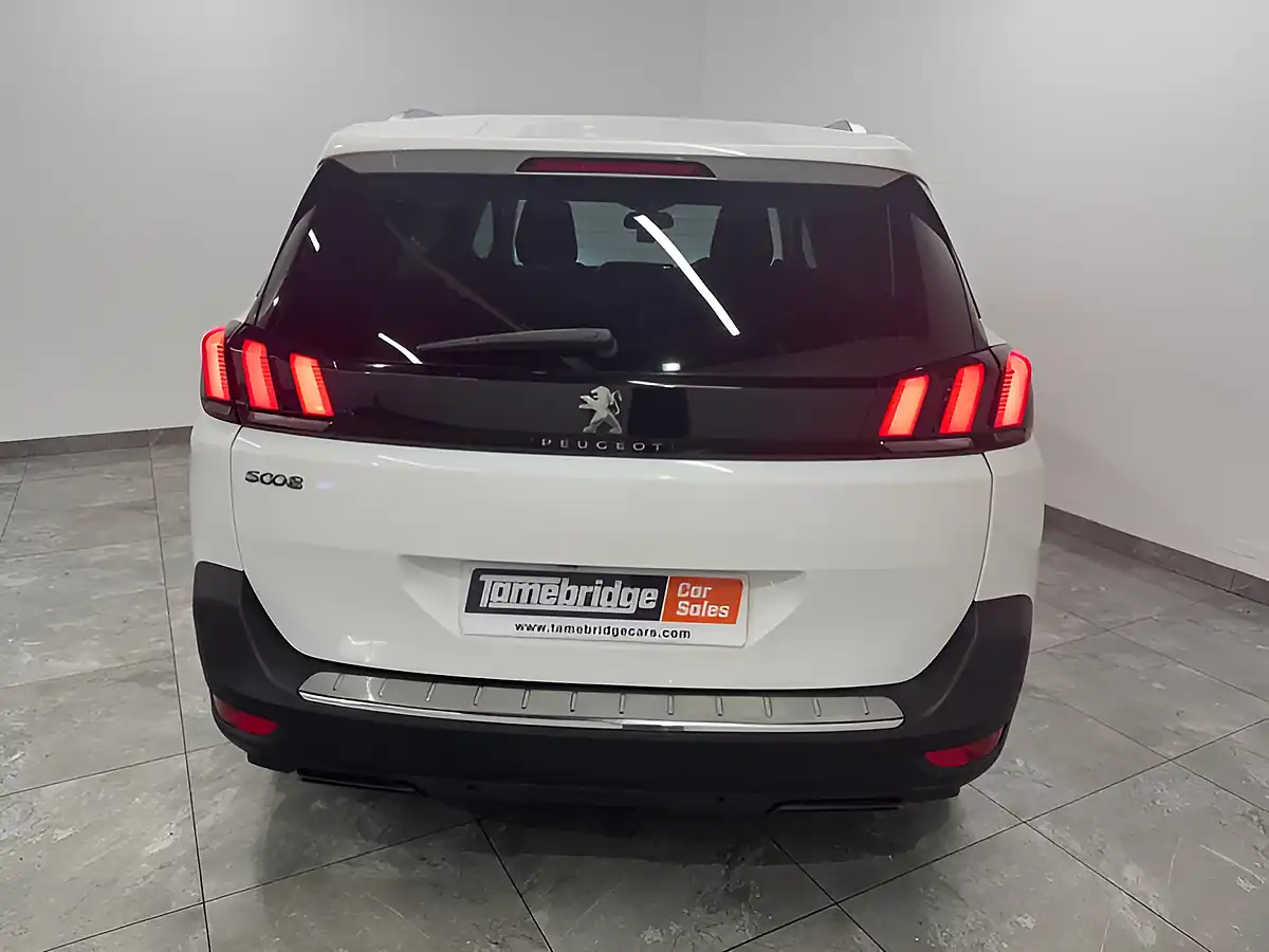 Used 2019 Peugeot 5008 Allure White - Interior and Exterior details 7