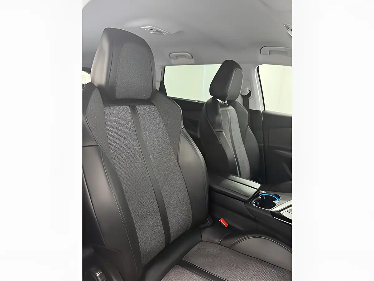 Used 2019 Peugeot 5008 Allure White - Interior and Exterior details 9