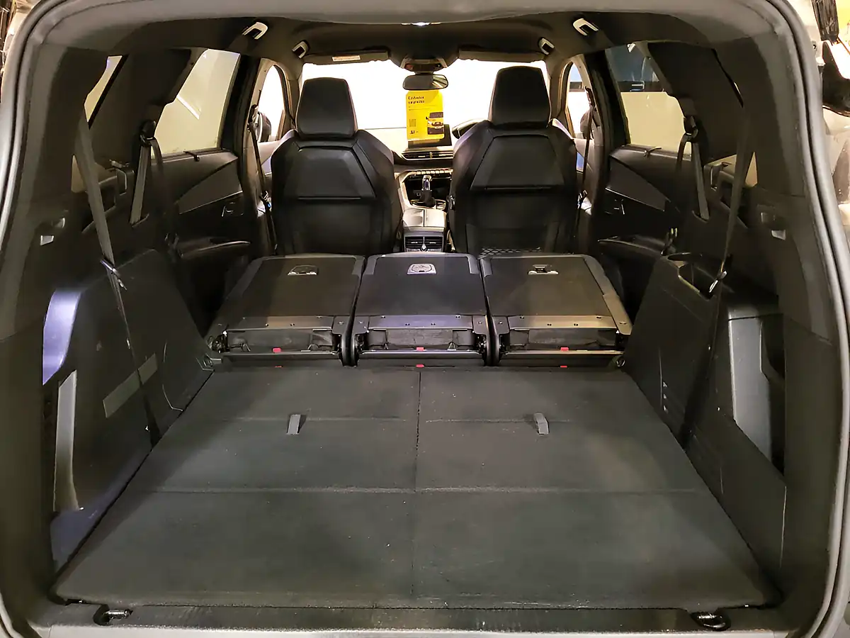 Used 2019 Peugeot 5008 GT Line Green - Interior and Exterior details 14