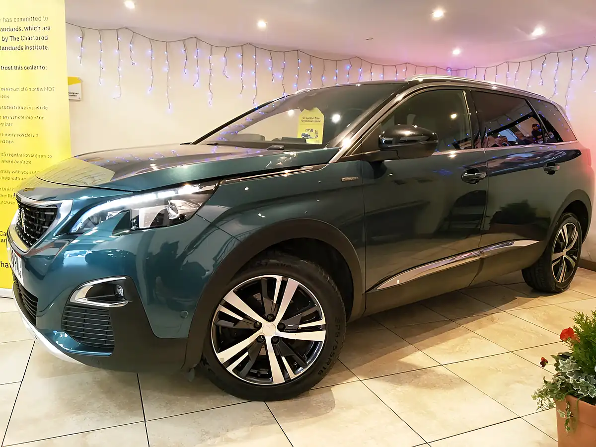 Used 2019 Peugeot 5008 GT Line Green - Interior and Exterior details 2