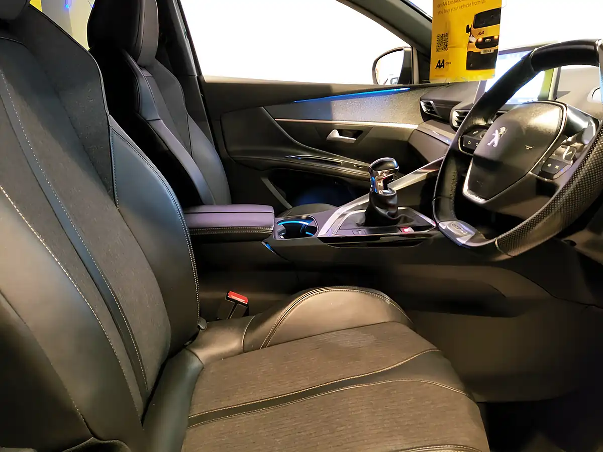 Used 2019 Peugeot 5008 GT Line Green - Interior and Exterior details 9