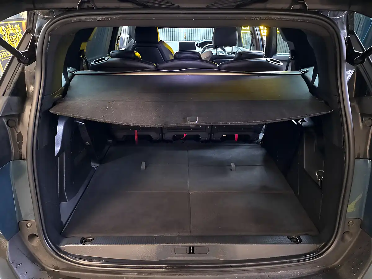Used 2019 Peugeot 5008 GT Line Green - Interior and Exterior details 12
