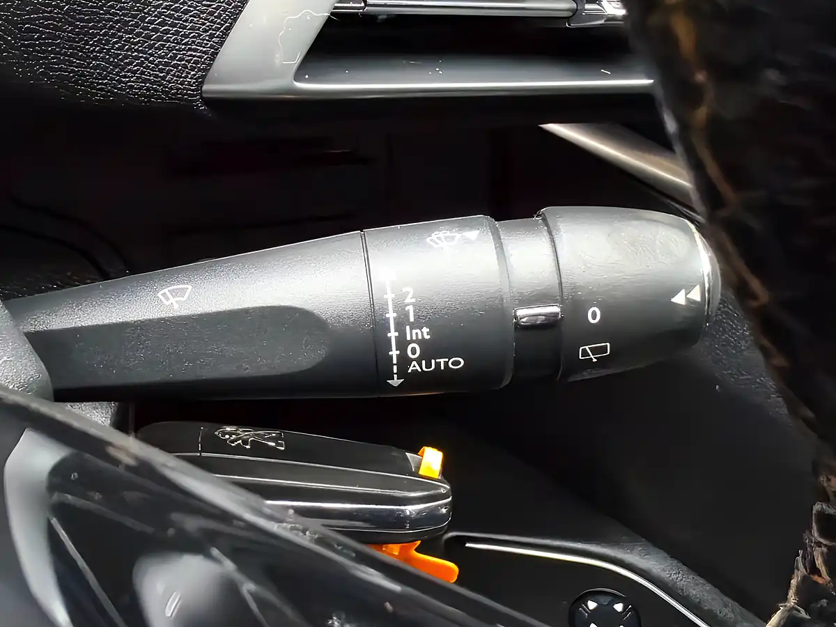 Used 2019 Peugeot 5008 GT Line Green - Interior and Exterior details 15