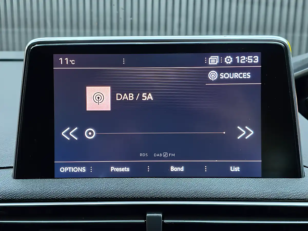 Used 2019 Peugeot 5008 GT Line Green - Interior and Exterior details 16