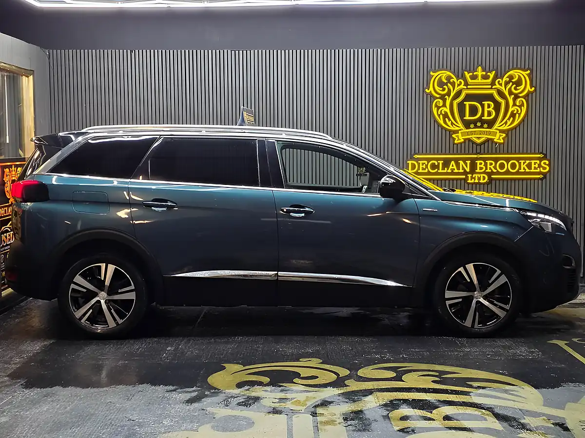 Used 2019 Peugeot 5008 GT Line Green - Interior and Exterior details 2