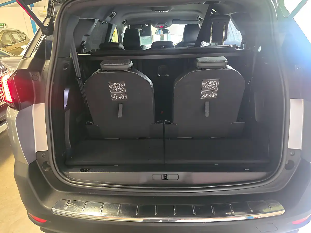 Used 2019 Peugeot 5008 GT Line Grey - Interior and Exterior details 7