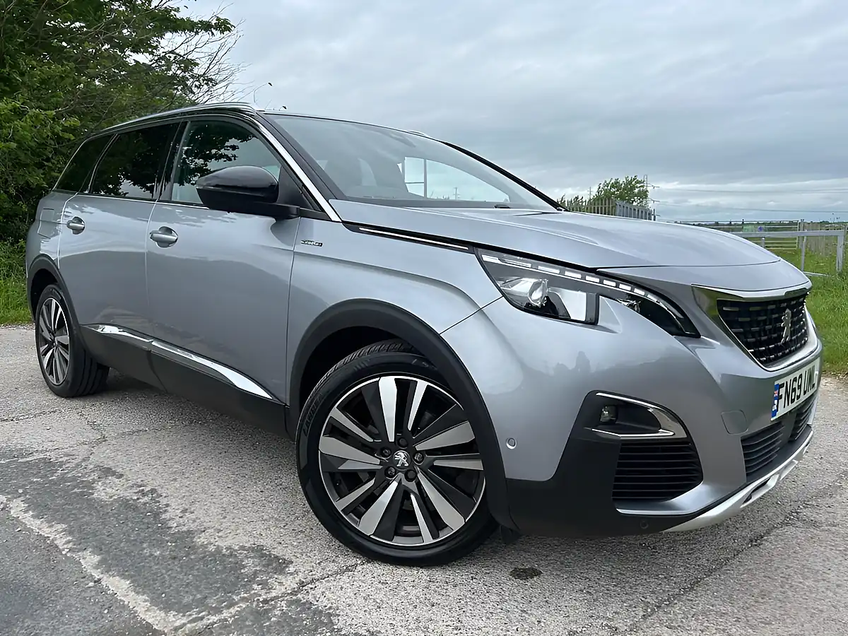 Used 2019 Peugeot 5008 GT Line Premium Grey - Front View
