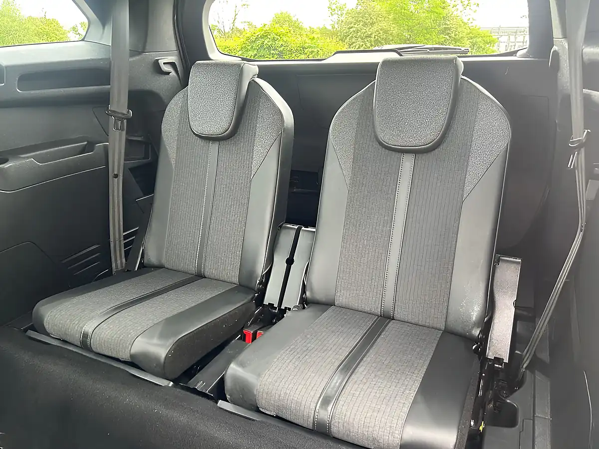 Used 2019 Peugeot 5008 GT Line Premium Grey - Interior and Exterior details 18